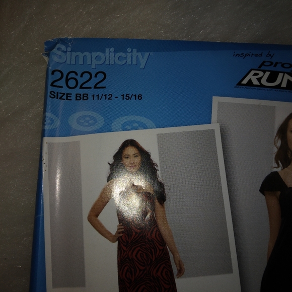 SIMPLICITY 2622 Project Runway Junior's knit dress on 2 lengths or tunic - Picture 2 of 5